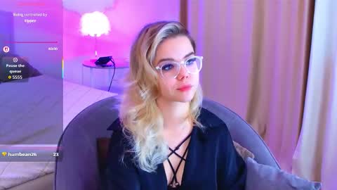 Snapshot of lilyrabbit chatting on September 26, 6:00 am Rose online show from September 26, 6:00 am