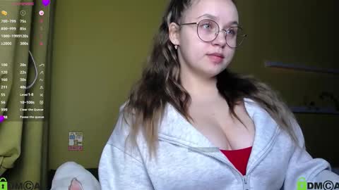 Snapshot of lilysweet13 chatting on October 20, 12:30 pm Lily online show from October 20, 12:30 pm