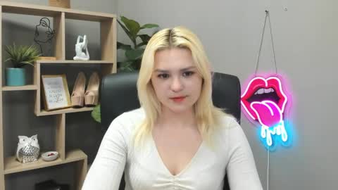 Lily online show from May 29, 7:17 am