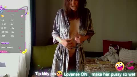 LilyXSky online show from April 10, 10:32 am