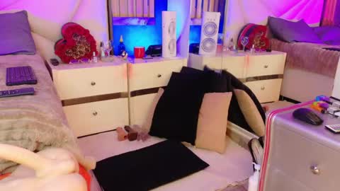 Lilly online show from February 7, 11:47 am