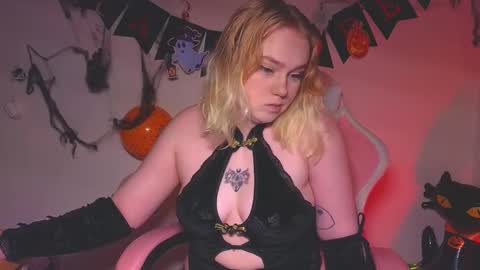 Snapshot of lime_cat chatting on October 30, 1:19 am lime cat online show from October 30, 1:19 am