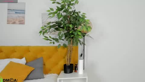 lina_massey online show from April 15, 1:28 am