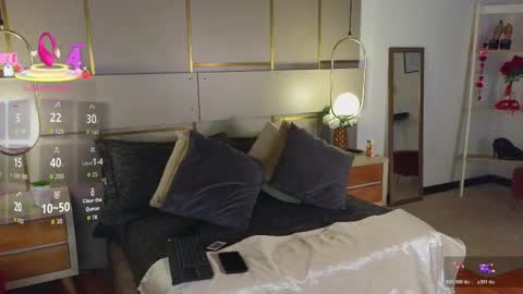 Lina online show from April 7, 7:05 pm