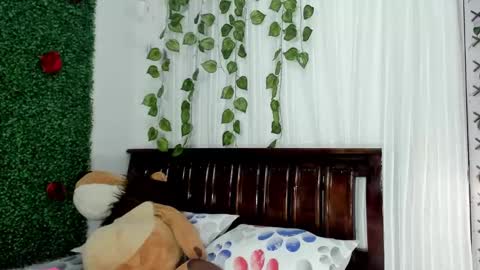 Snapshot of lina_paola chatting on January 27, 9:44 pm paola online show from January 27, 9:44 pm