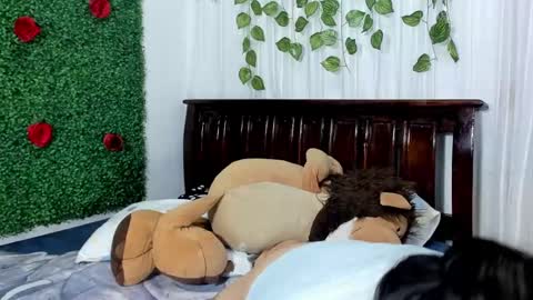 Snapshot of lina_paola chatting on February 9, 7:19 pm paola online show from February 9, 7:19 pm