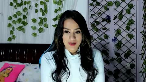 Snapshot of lina_paola chatting on February 21, 11:21 pm paola online show from February 21, 11:21 pm