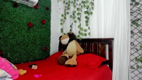 Snapshot of lina_paola chatting on December 22, 11:41 pm paola online show from December 22, 11:41 pm