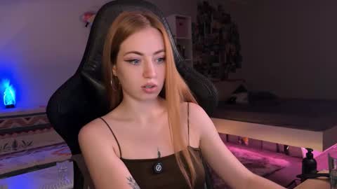 lina online show from October 12, 1:57 pm