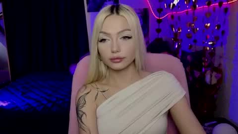 I am Lina online show from July 8, 10:17 am