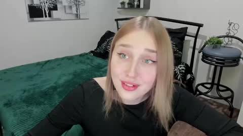 Lina online show from February 3, 10:00 pm