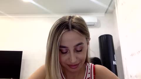 linavora online show from February 17, 12:15 pm