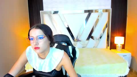  Linda  online show from October 29, 7:05 pm