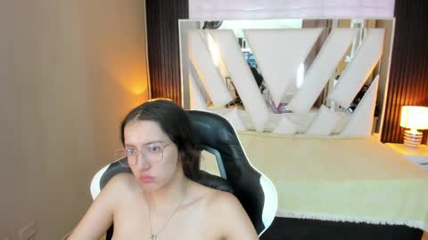  Linda  online show from April 7, 6:43 pm