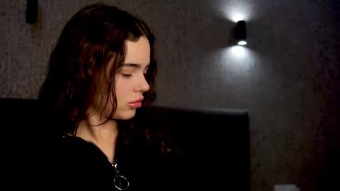 Linda online show from November 27, 2:09 pm