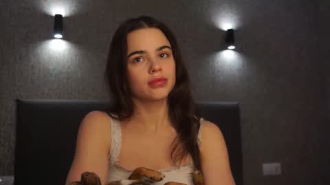 Linda online show from December 18, 2:11 pm