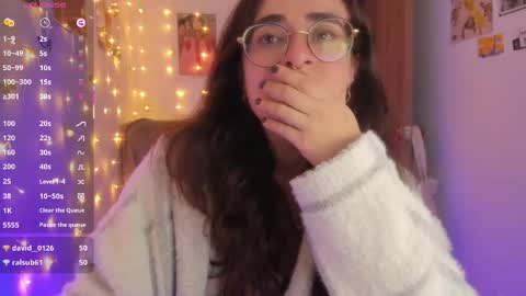 Giggles  online show from December 5, 2:00 am