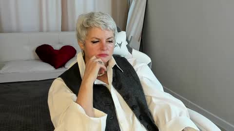 Linda Zefir online show from April 11, 1:44 am