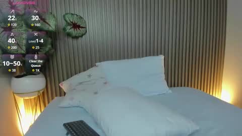 L I N D A online show from January 10, 9:19 pm