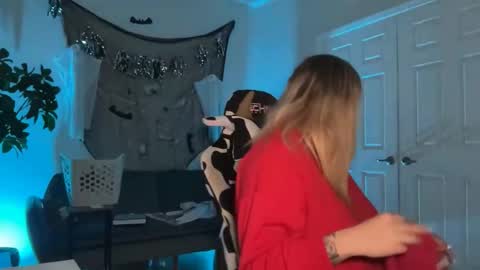 Lindseyluxe online show from October 19, 2:35 am