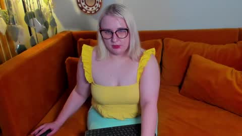 LioraArdyn online show from April 3, 1:42 pm