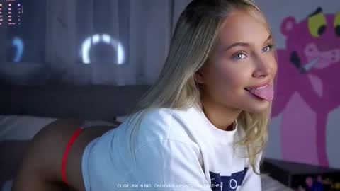 Amelia online show from December 18, 1:32 am