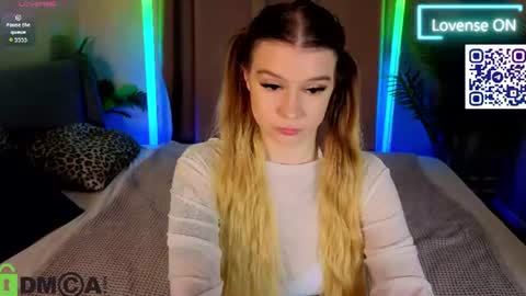 lisa_rabbit online show from July 17, 1:10 am