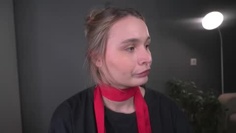 Elisabeth or Lisa online show from December 15, 8:03 pm