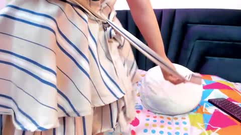 lisa white  online show from February 11, 9:25 pm