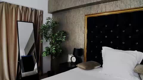 lisacroft online show from March 6, 6:19 am