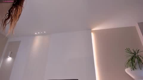 Lisa  Flowers online show from December 18, 11:26 am