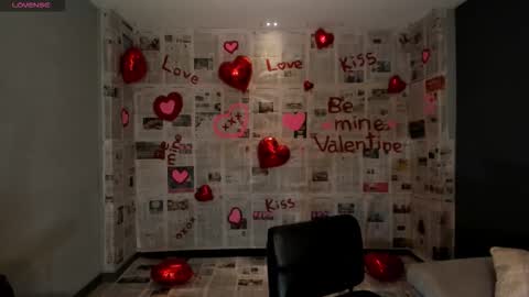 Lisa  Flowers online show from February 13, 11:56 am