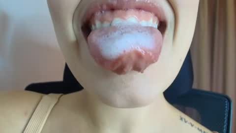 Lisbet online show from April 11, 9:29 pm