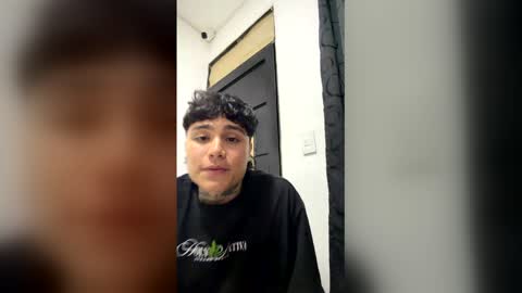 lisbethweb online show from April 18, 11:04 pm