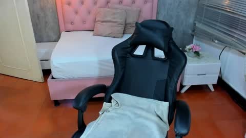 L I S S A  online show from April 18, 3:42 am