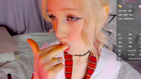 Alice online show from April 14, 2:28 pm