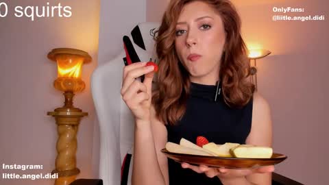 Snapshot of littel_angel_didi chatting on March 8, 9:57 am Diana Woods online show from March 8, 9:57 am