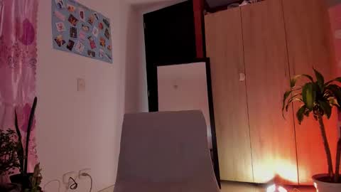 Emily online show from December 5, 6:13 am