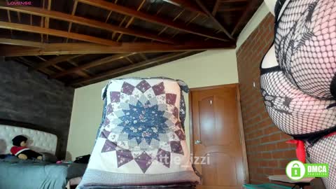 Izzi online show from February 18, 8:19 pm