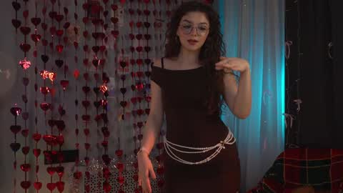 Kiki online show from February 19, 7:35 pm