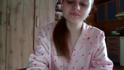 little_shygirl_ online show from November 2, 5:11 am