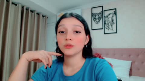 Snapshot of littlemolly_pregnant chatting on January 8, 3:40 am Sarahs Room online show from January 8, 3:40 am