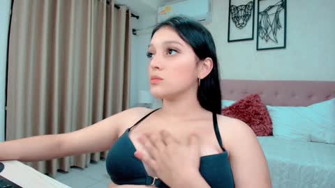 Snapshot of littlemolly_pregnant chatting on January 28, 3:04 am Sarahs Room online show from January 28, 3:04 am
