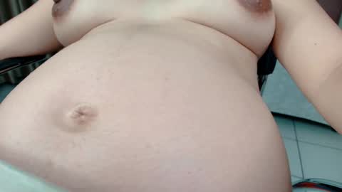 Snapshot of littlemolly_pregnant chatting on February 11, 7:23 am Sarahs Room online show from February 11, 7:23 am