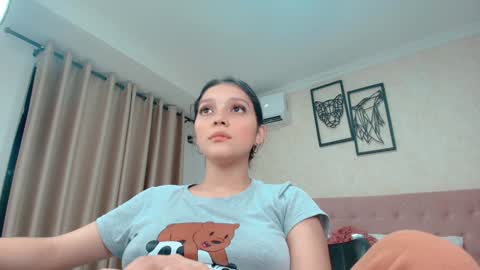 Snapshot of littlemolly_pregnant chatting on February 5, 3:02 am Sarahs Room online show from February 5, 3:02 am