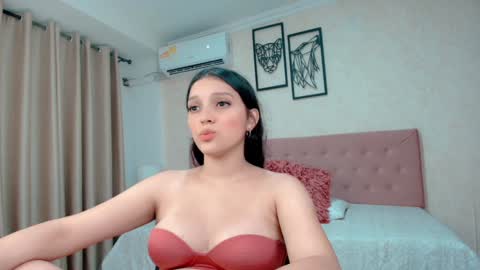 Snapshot of littlemolly_pregnant chatting on January 31, 5:42 pm Sarahs Room online show from January 31, 5:42 pm