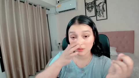 Sarahs Room online show from November 3, 8:35 pm