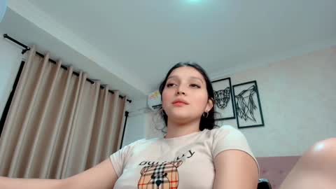 Snapshot of littlemolly_pregnant chatting on March 6, 1:05 am Sarahs Room online show from March 6, 1:05 am
