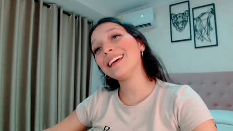 Snapshot of littlemolly_pregnant chatting on January 9, 3:04 am Sarahs Room online show from January 9, 3:04 am