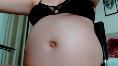 Snapshot of littlemolly_pregnant chatting on January 21, 3:48 am Sarahs Room online show from January 21, 3:48 am